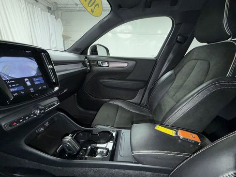 Used 2021 Volvo XC40 T5 R-Design w/ Protection Package Premier image 21
