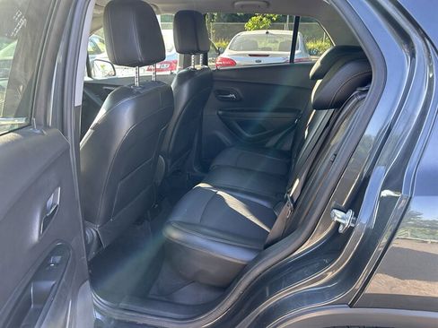 Used 2017 Chevrolet Trax LT w/ LT Convenience Package AWD/4WD image 10
