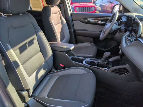 Used 2025 Chevrolet TrailBlazer LT AWD/4WD image 31