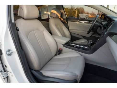 Used 2016 Hyundai Sonata Limited w/ Option Group 02 image 17
