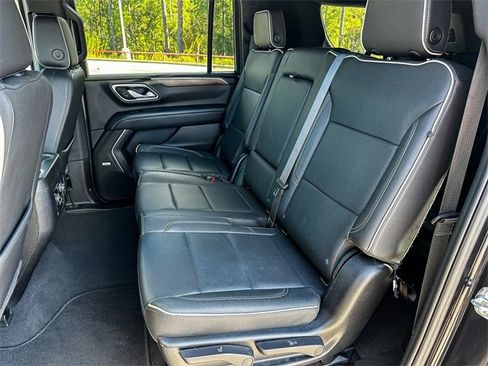 Used 2024 Chevrolet Suburban Premier image 25