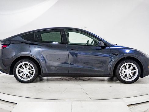 Used 2024 Tesla Model Y Long Range AWD/4WD image 13