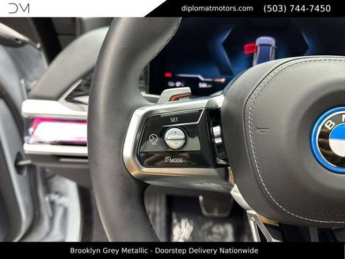 Used 2025 BMW i7 xDrive60 AWD/4WD image 32