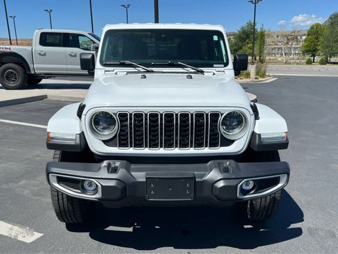 Used 2025 Jeep Wrangler Unlimited Sahara AWD/4WD image 3