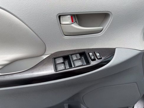 Used 2011 Toyota Sienna LE FWD image 14