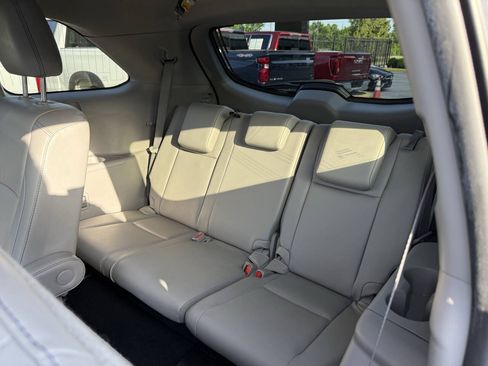 Used 2019 Toyota Highlander XLE FWD image 14