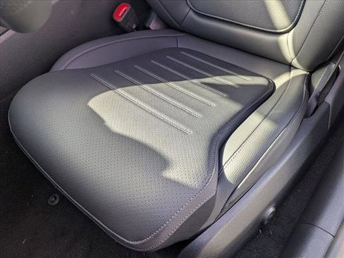 New 2025 Mercedes-Benz C 300 4MATIC Sedan image 4