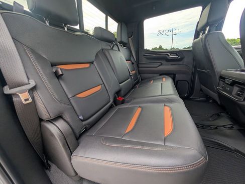Used 2025 GMC Sierra 1500 AT4 w/ Technology Package AWD/4WD image 19