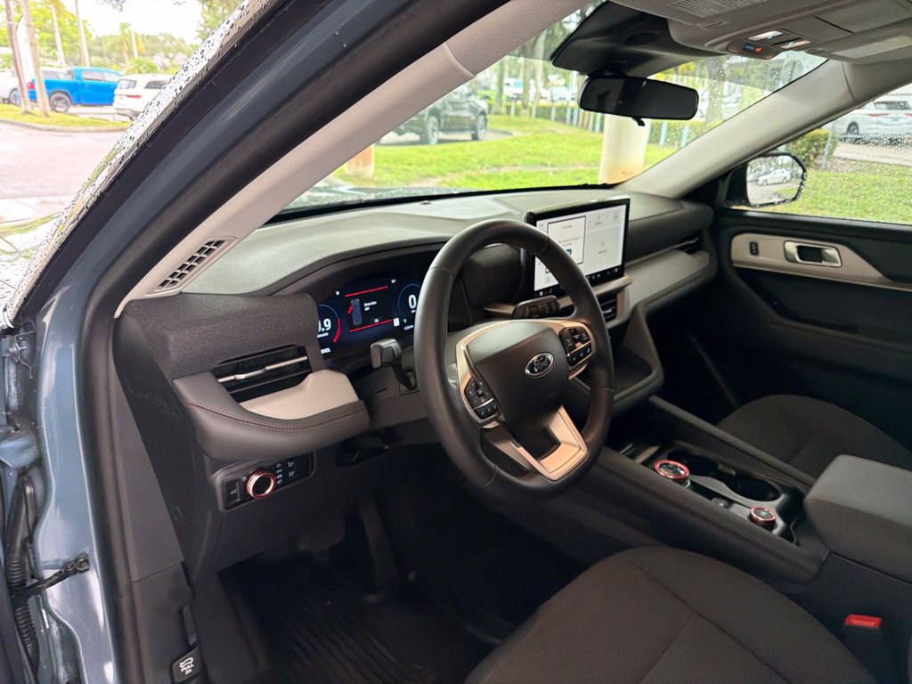 Used 2025 Ford Explorer Active RWD image 7