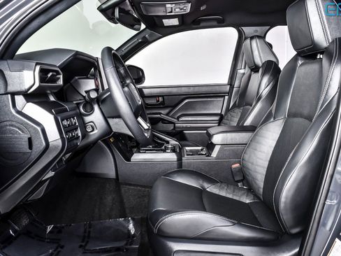 Used 2025 Toyota 4Runner TRD Off-Road Premium image 15