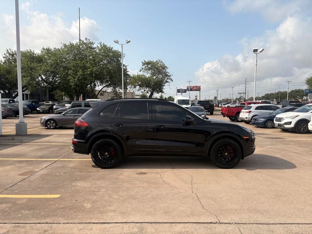 Used 2016 Porsche Cayenne S AWD/4WD image 9