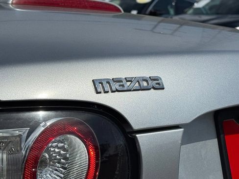 Used 2006 MAZDA MX-5 Miata Sport RWD image 22