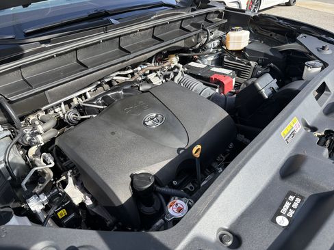 Used 2022 Toyota Highlander LE FWD image 22