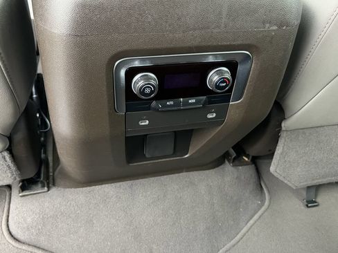 Used 2024 Chevrolet Suburban LT RWD image 23