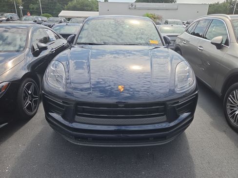 Used 2022 Porsche Macan AWD/4WD image 2