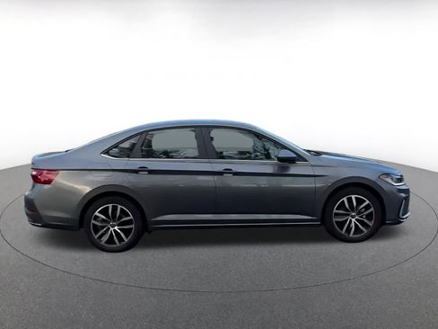 Used 2025 Volkswagen Jetta SE image 15