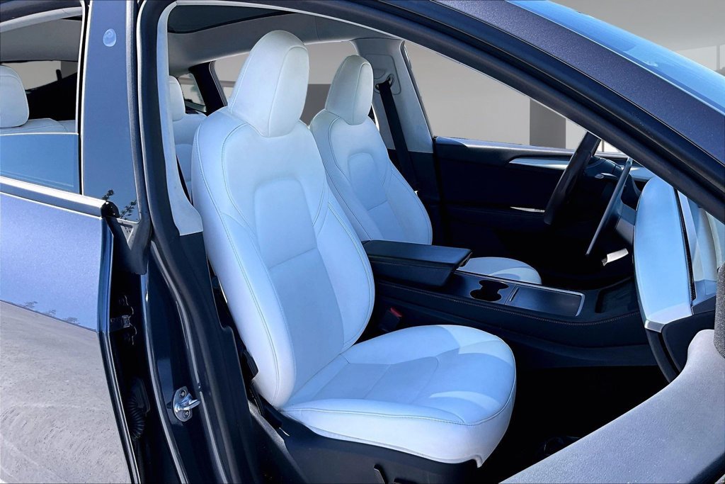 Used 2023 Tesla Model Y 2WD image 27