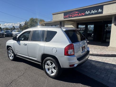 Used 2012 Jeep Compass Sport image 4