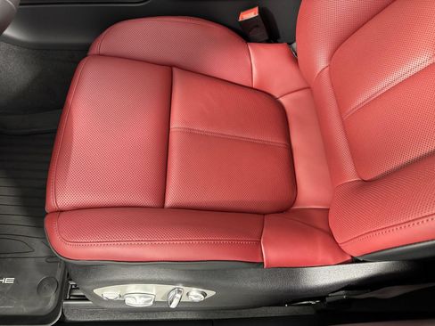 Certified 2025 Porsche Macan AWD/4WD image 14