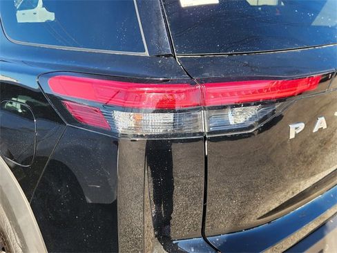 Used 2025 Nissan Pathfinder S image 7