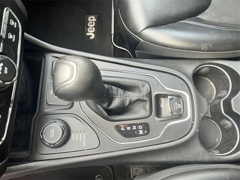 Used 2019 Jeep Cherokee Latitude Plus image 13