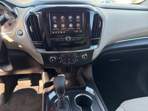 Used 2022 Chevrolet Traverse LS image 22