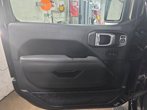 Used 2021 Jeep Wrangler Unlimited Sahara AWD/4WD image 26