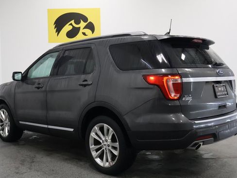 Used 2018 Ford Explorer XLT w/ Equipment Group 202A image 9