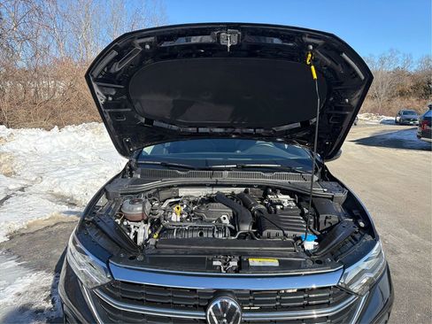 Used 2024 Volkswagen Jetta SE image 11