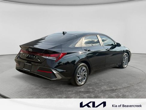 Used 2024 Hyundai Elantra SEL FWD image 5