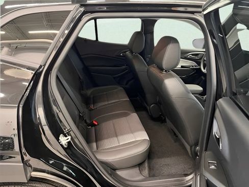 Used 2025 Chevrolet Trax LT FWD image 7