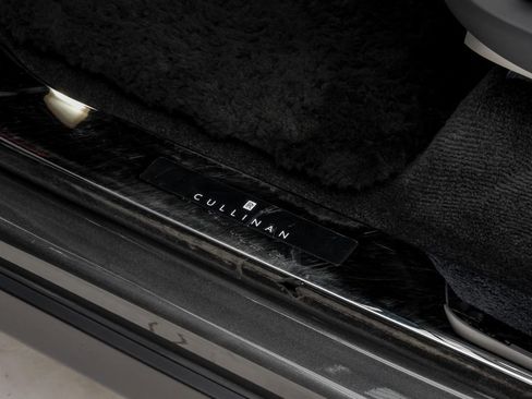 Used 2022 Rolls-Royce Cullinan w/ Cullinan Package AWD/4WD image 40