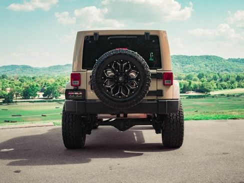 Used 2016 Jeep Wrangler Unlimited Rubicon w/ Connectivity Group AWD/4WD image 10