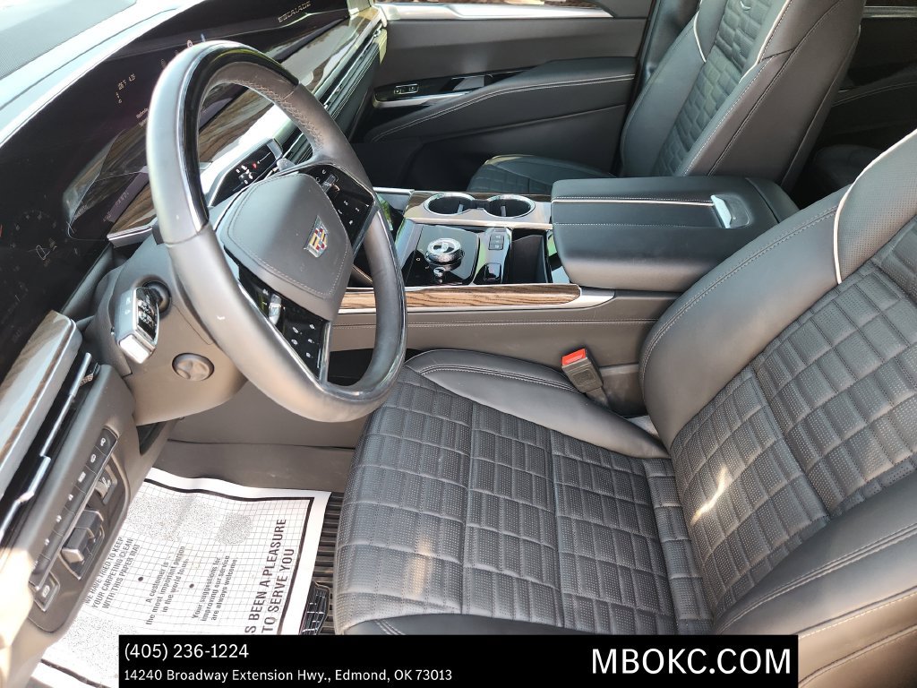 Used 2025 Cadillac Escalade Sport Platinum w/ LPO, Floor Liner Package AWD/4WD image 11