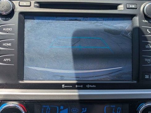 Used 2017 Toyota Highlander XLE AWD/4WD image 18