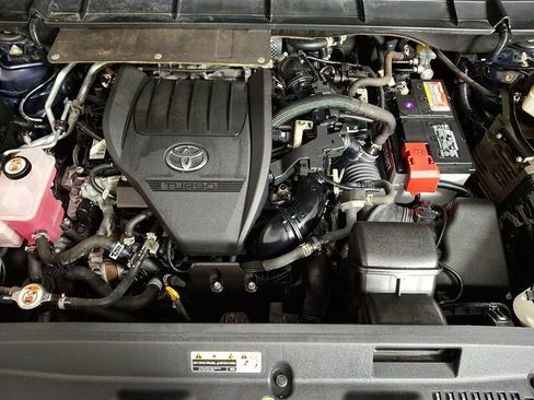 Used 2023 Toyota Highlander XSE AWD/4WD image 29