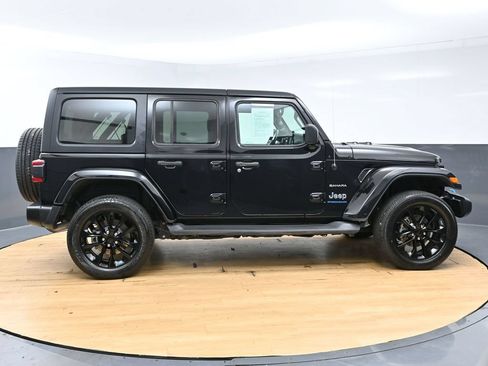 Used 2023 Jeep Wrangler Unlimited Sahara w/ Cold Weather Group AWD/4WD image 8