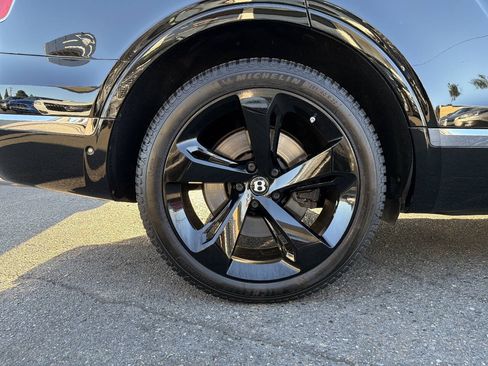 Used 2017 Bentley Bentayga AWD/4WD image 11