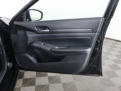Used 2025 Nissan Altima 2.5 SV FWD image 18