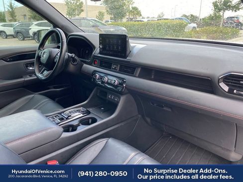 Used 2024 Honda Pilot TrailSport image 17