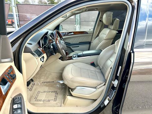 Used 2013 Mercedes-Benz GL 550 4MATIC image 10
