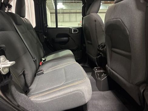 Used 2025 Jeep Wrangler Sport S image 10