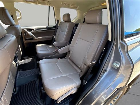 Used 2023 Lexus GX 460 Luxury w/ Sport Design Package AWD/4WD image 20