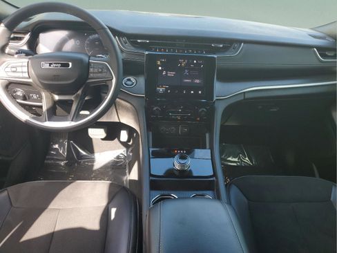 Certified 2024 Jeep Grand Cherokee Altitude image 14