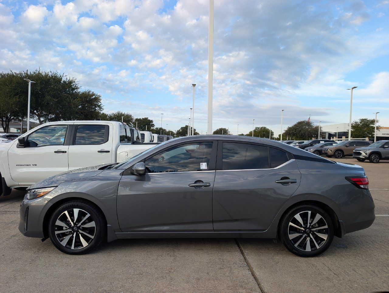 Used 2025 Nissan Sentra SV w/ SV Premium Package FWD image 3