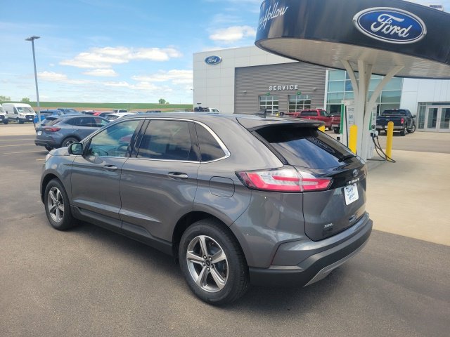 Used 2024 Ford Edge SEL w/ Convenience Package AWD/4WD image 3