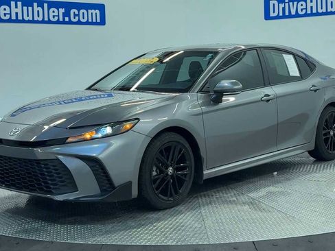 Used 2025 Toyota Camry SE image 4