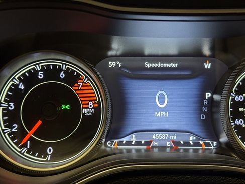 Used 2019 Jeep Cherokee Trailhawk w/ Cold Weather Group image 21