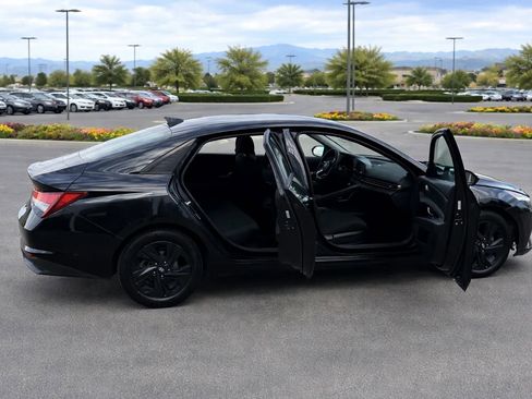 Used 2022 Hyundai Elantra SEL image 6