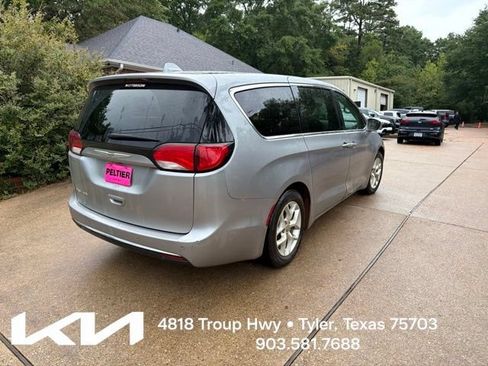 Used 2018 Chrysler Pacifica Touring Plus w/ Tire & Wheel Group FWD image 10